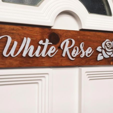 Apartament White Rose Studio Basement Budapeszt Zewnętrze zdjęcie